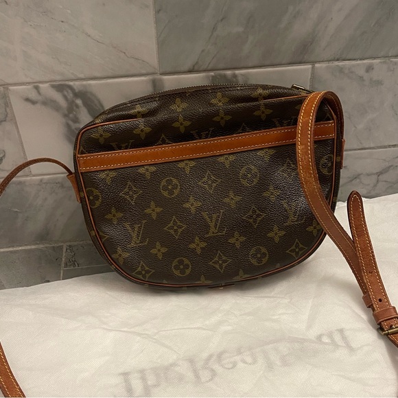 Louis Vuitton - Picture 4 of 10